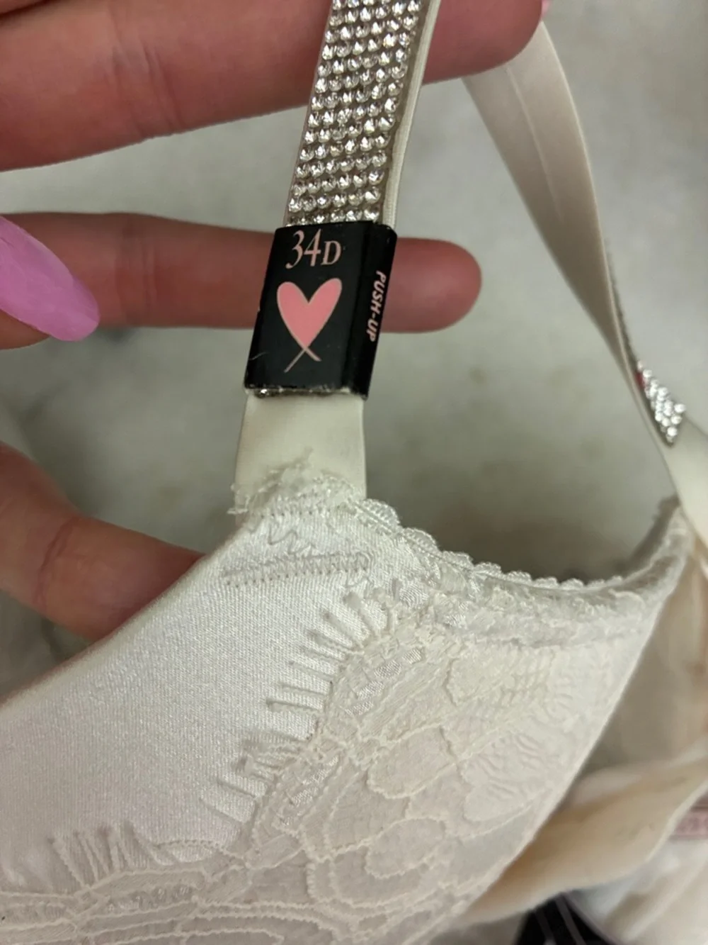Victoria’s Secret bombshell bra - Picture 4 of 15